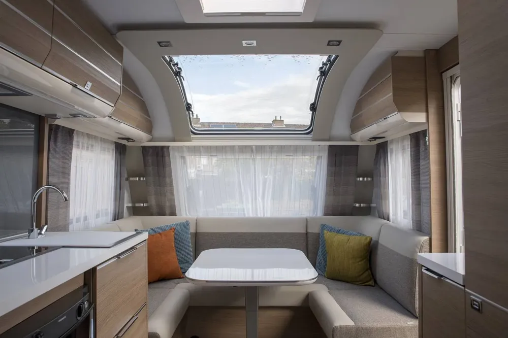 intérieur camping carwebp